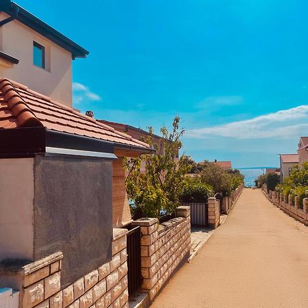 Apartmani Trupeljak มันเดร ภายนอก รูปภาพ