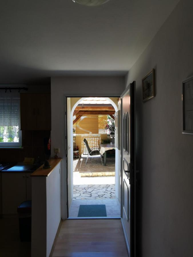 Apartmani Trupeljak มันเดร ภายนอก รูปภาพ