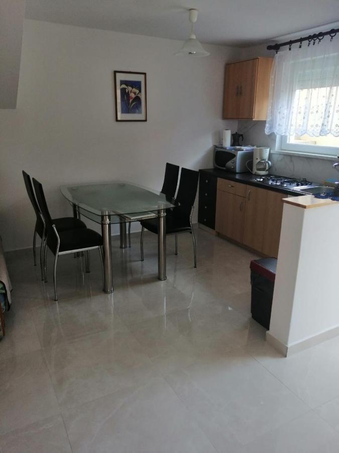 Apartmani Trupeljak มันเดร ภายนอก รูปภาพ