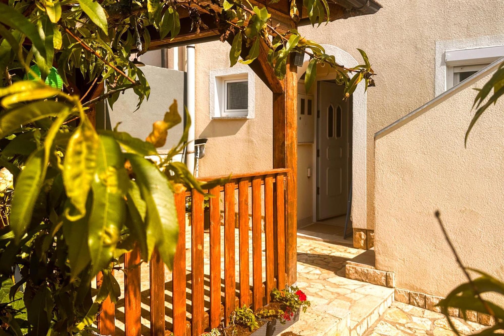 Apartmani Trupeljak มันเดร ภายนอก รูปภาพ